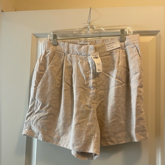 Abercrombie & Fitch Sloane Tailored Linen-Blend Shorts - Picture 2 of 4